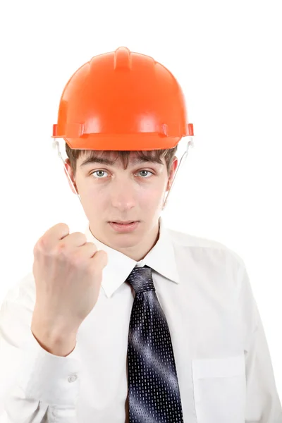 Adolescente en sombrero duro mostrando su puño — Foto de Stock