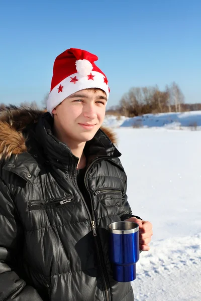 サンタの帽子の若い男 — ストック写真