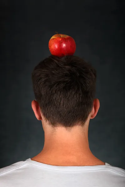 Apple on the Head — Stock Photo, Image