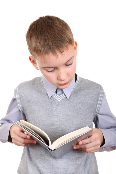 Αγόρι διαβάζει ένα βιβλίο — Φωτογραφία Αρχείου