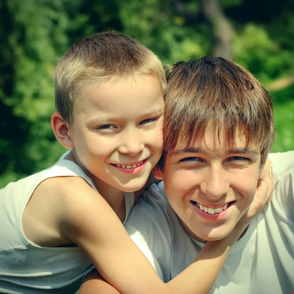 Gelukkig broers — Stockfoto