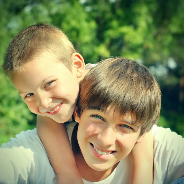 Gelukkig broers portret — Stockfoto