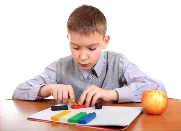 Junge spielt mit Spielteig — Stockfoto