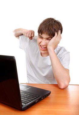 laptop ile sinir genç