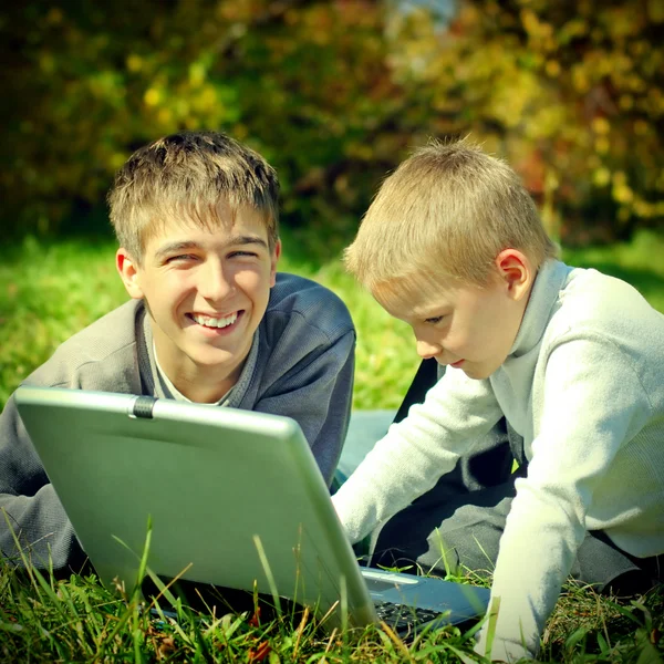 Brothers with Laptop — Stock Photo, Image