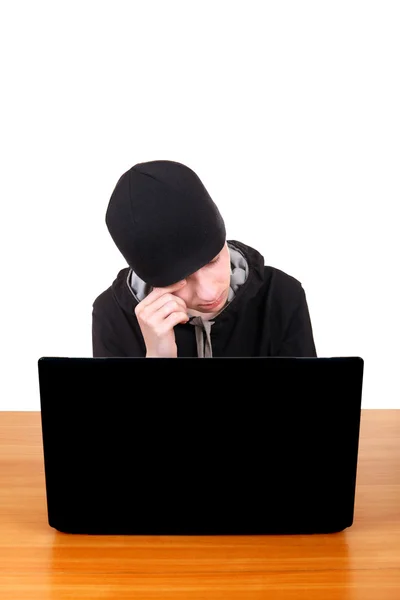 Trauriger Teenager mit Laptop — Stockfoto
