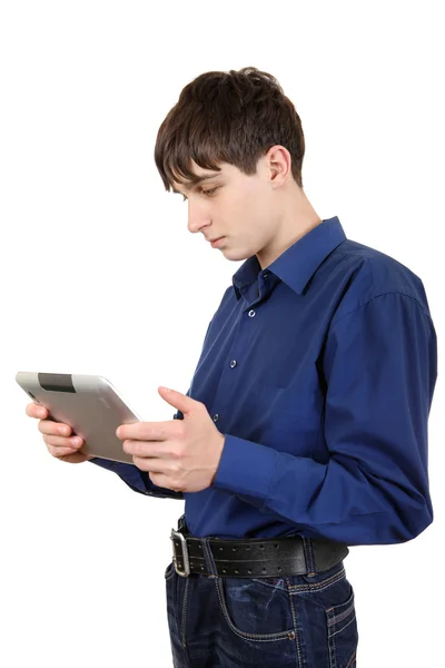 Tablet bilgisayarlı genç adam — Stok fotoğraf