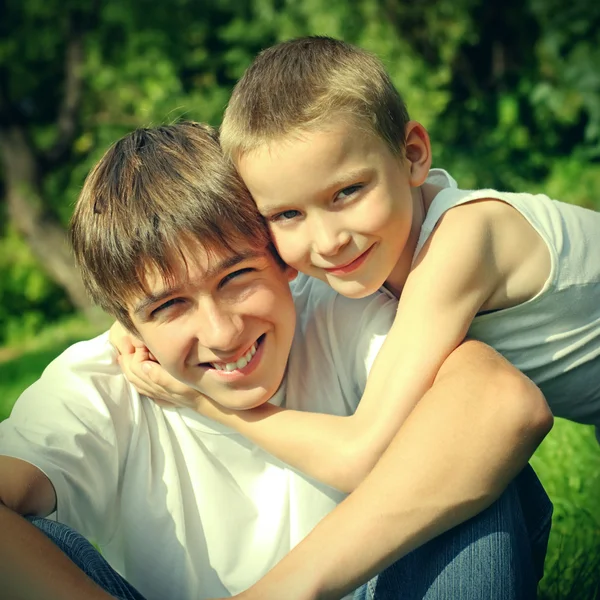 Glückliche Brüder — Stockfoto