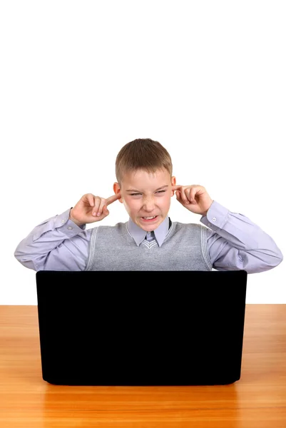Kind verstopft die Ohren — Stockfoto