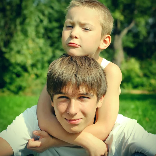 Bratři venkovní — Stock fotografie