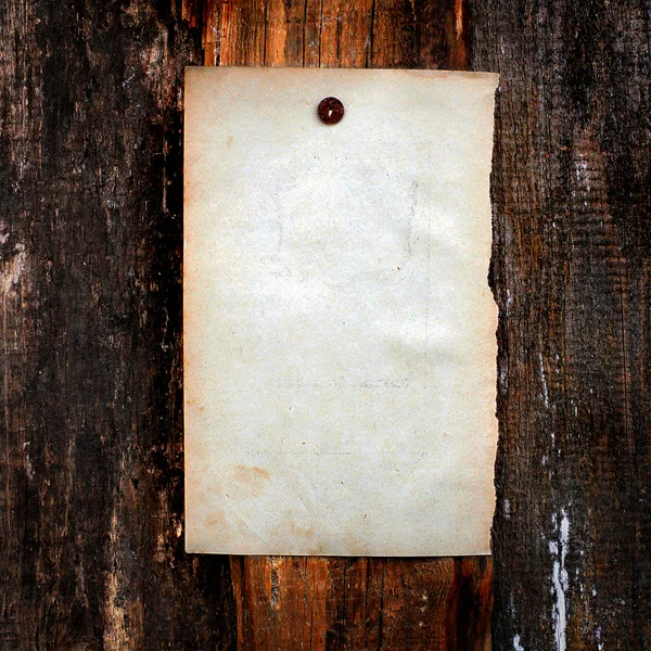 木製の背景の空白の紙 — ストック写真