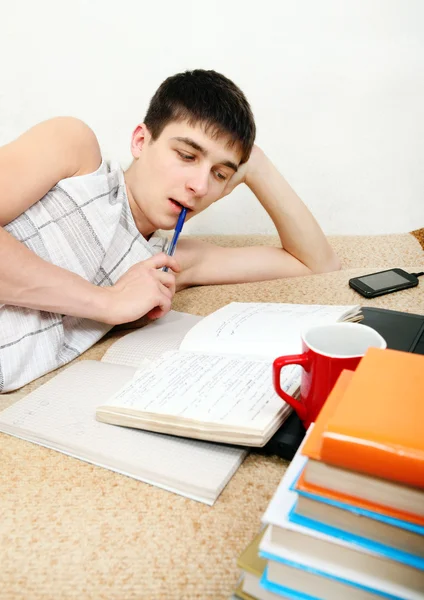 Teenager, příprava na zkoušky — Stock fotografie