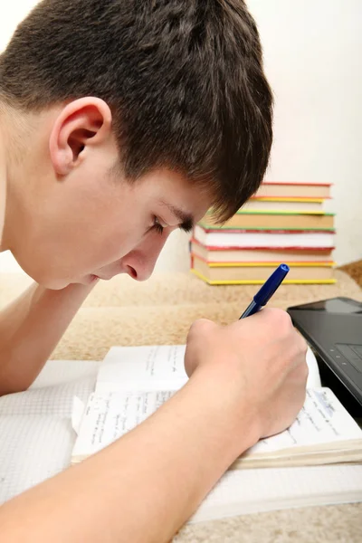 Teenager, příprava na zkoušky — Stock fotografie