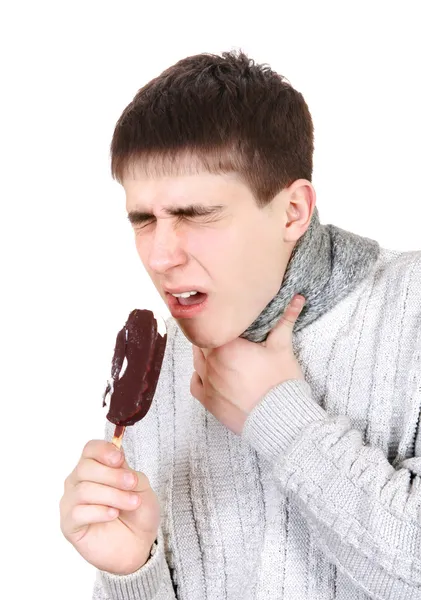 Hasta genç dondurma yiyor — Stok fotoğraf