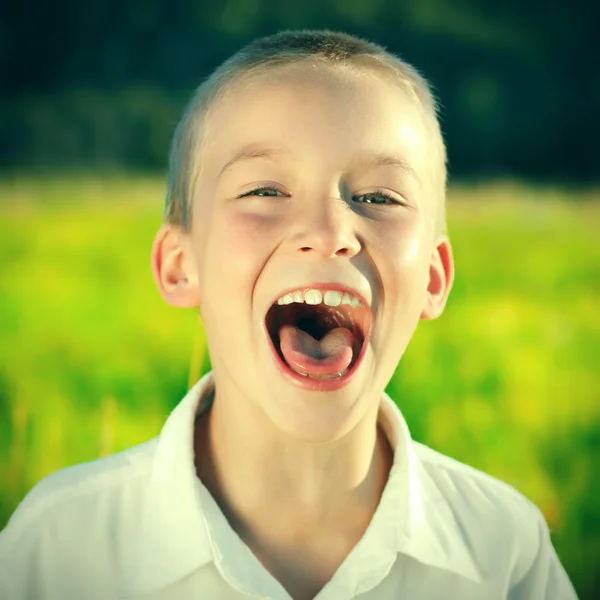 Venkovní šťastné dítě — Stock fotografie