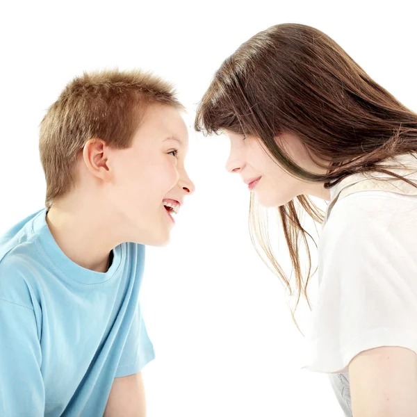 Irmão e irmã felizes — Fotografia de Stock