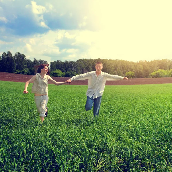 Couples running at the Field — Stock Photo, Image