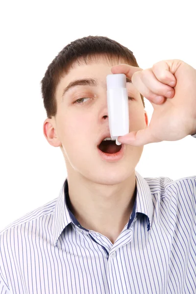 Tonåring med inhalator — Stockfoto