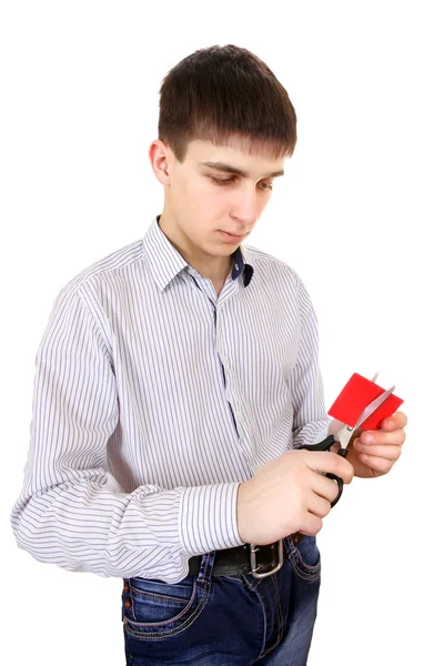 Tiener snijden een credit card — Stockfoto