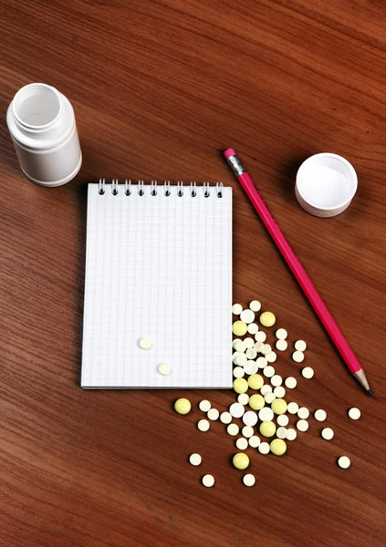 Writing Pad and Pills — Stockfoto