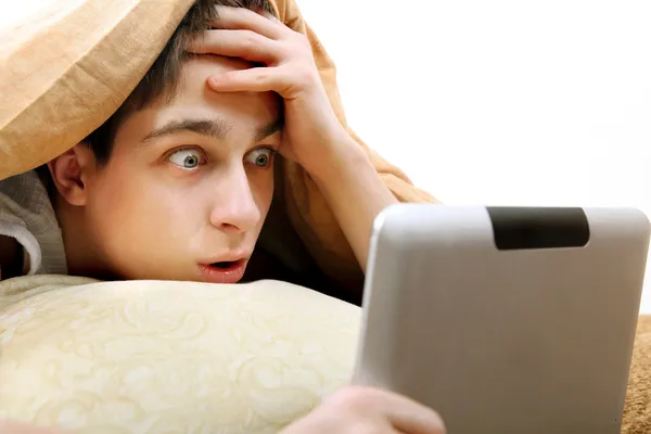 genç tablet bilgisayar ile