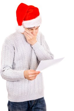 Endişeli Noel Baba Şapkalı Genç Adam, Beyaz Arkaplanda İzole Edilmiş Bir Belge Okudu