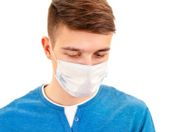 Grip Maskeli Üzgün Genç Adam Beyaz Arkaplanda İzole Edildi