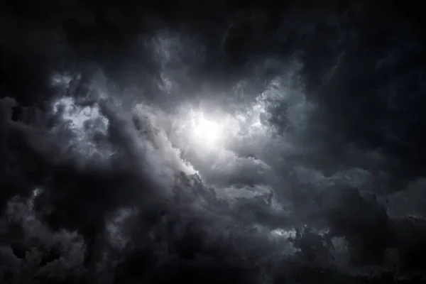 Drámai Sötét Felhők Vihar Eső Előtt — Stock Fotó