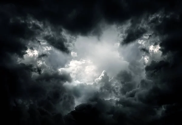 Dramáticas Nubes Oscuras Ante Tormenta Truenos Lluvia —  Fotos de Stock