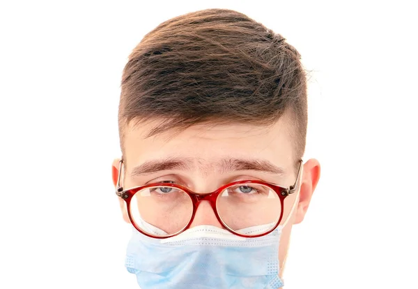 Sorglig Och Trött Ung Man Influensa Mask Isolerad Den Vita — Stockfoto