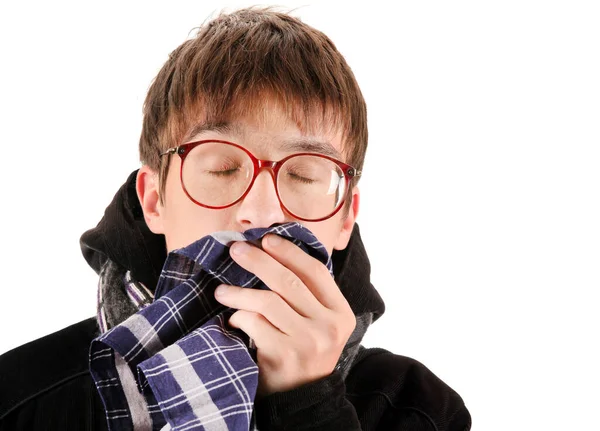 Kranker Junger Mann Mantel Mit Taschentuch Isoliert Auf Weißem Hintergrund — Stockfoto