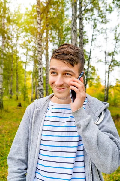 Junger Mann Mit Handy Herbstpark — Stockfoto