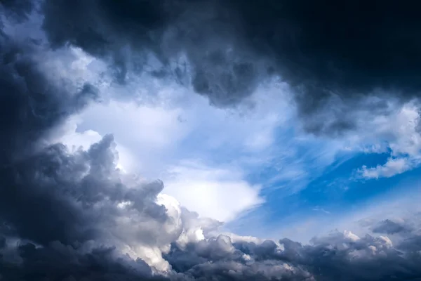 Dramáticas Nubes Oscuras Ante Tormenta Truenos Lluvia — Foto de Stock