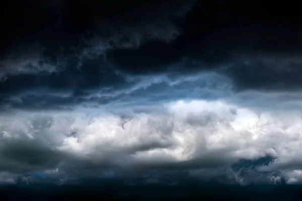 Dramatische Donkere Regenwolken Voor Onweer Voor Achtergrond — Stockfoto