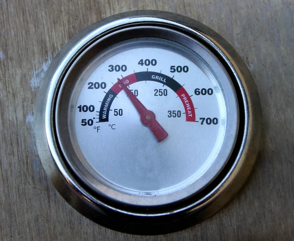 Барбекю термометр — стокове фото