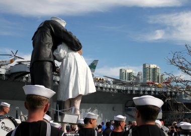 San diego WWII kiss heykel töreni