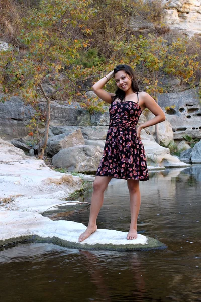 Young Hispanic Woman — Stock Photo, Image