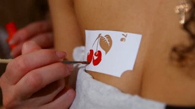 vücudunda güzel kalıp. vücut sanatı