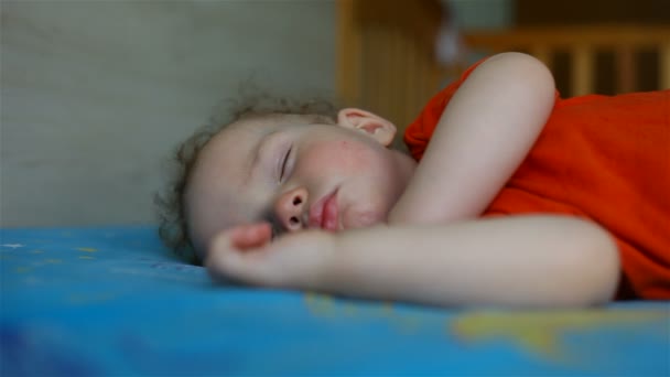 Sleeping little boy — Stock Video