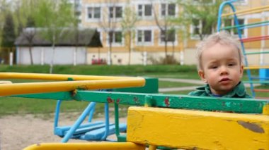 Çocuk oyun bahçesinde.