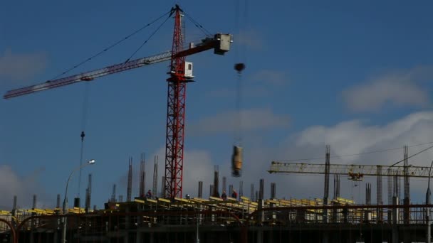 1080p time-lapse, a construção de um prédio de apartamentos de vários andares — Vídeo de Stock