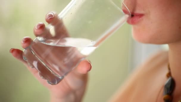 Girl drinking clean water — Stock Video