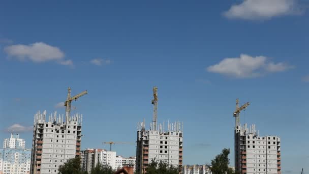 1080p time-lapse, a construção de um prédio de apartamentos de vários andares — Vídeo de Stock