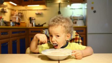 Boy eats çorbası