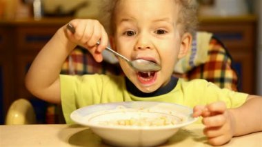 Boy eats çorbası