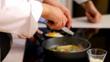 pastırma ile patates ve bir tencerede kızartılır. yumurta