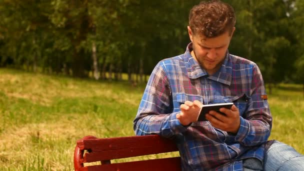 Young man with tablet computer — Stock Video