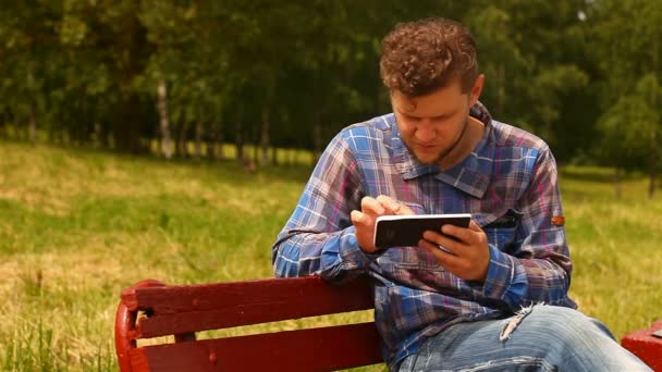 Young man with tablet computer — Stock Video