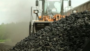 Ekskavatör, yük treni kömür boşaltma
