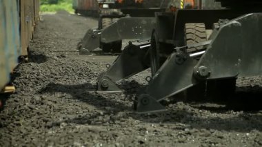 Ekskavatör, yük treni kömür boşaltma
